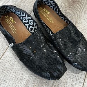 TOMS SEQUIN FLATS SIZE 7